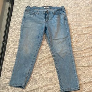 Blue Levi’s jeans boyfriend style and barely worn super cute!